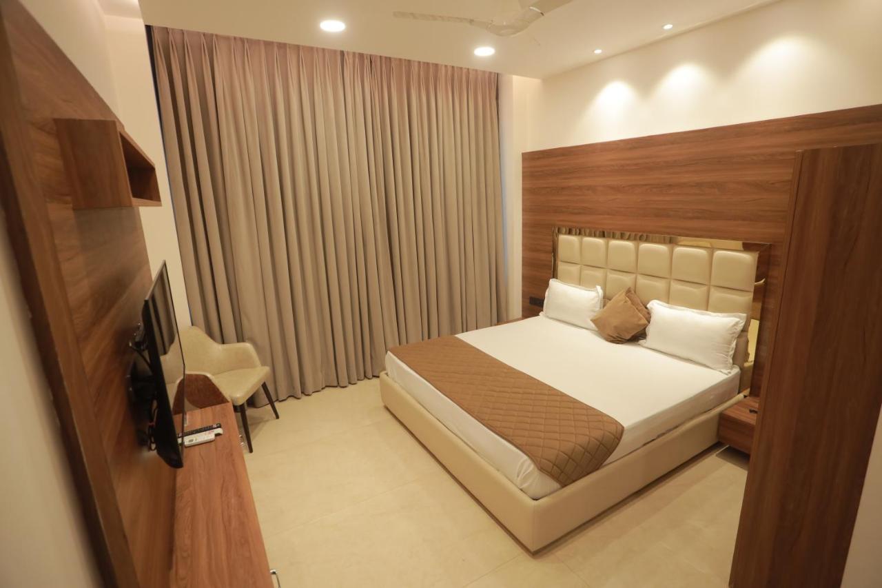 Ovel Hotel Ludhiana Dış mekan fotoğraf