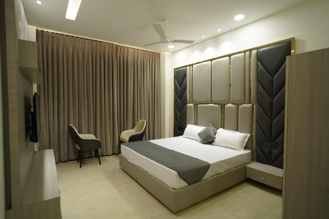 Ovel Hotel Ludhiana Oda fotoğraf